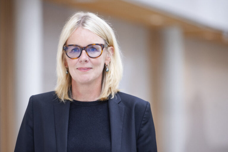 Porträtt av Louise Herrmann.