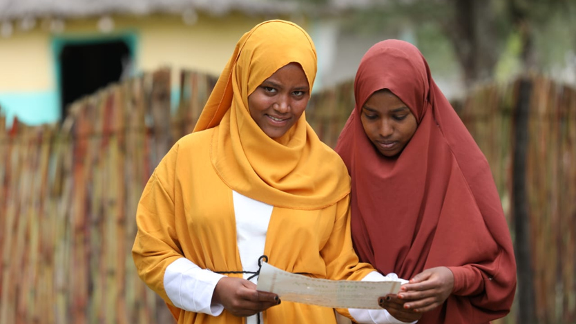 Två kvinnor i slöja.